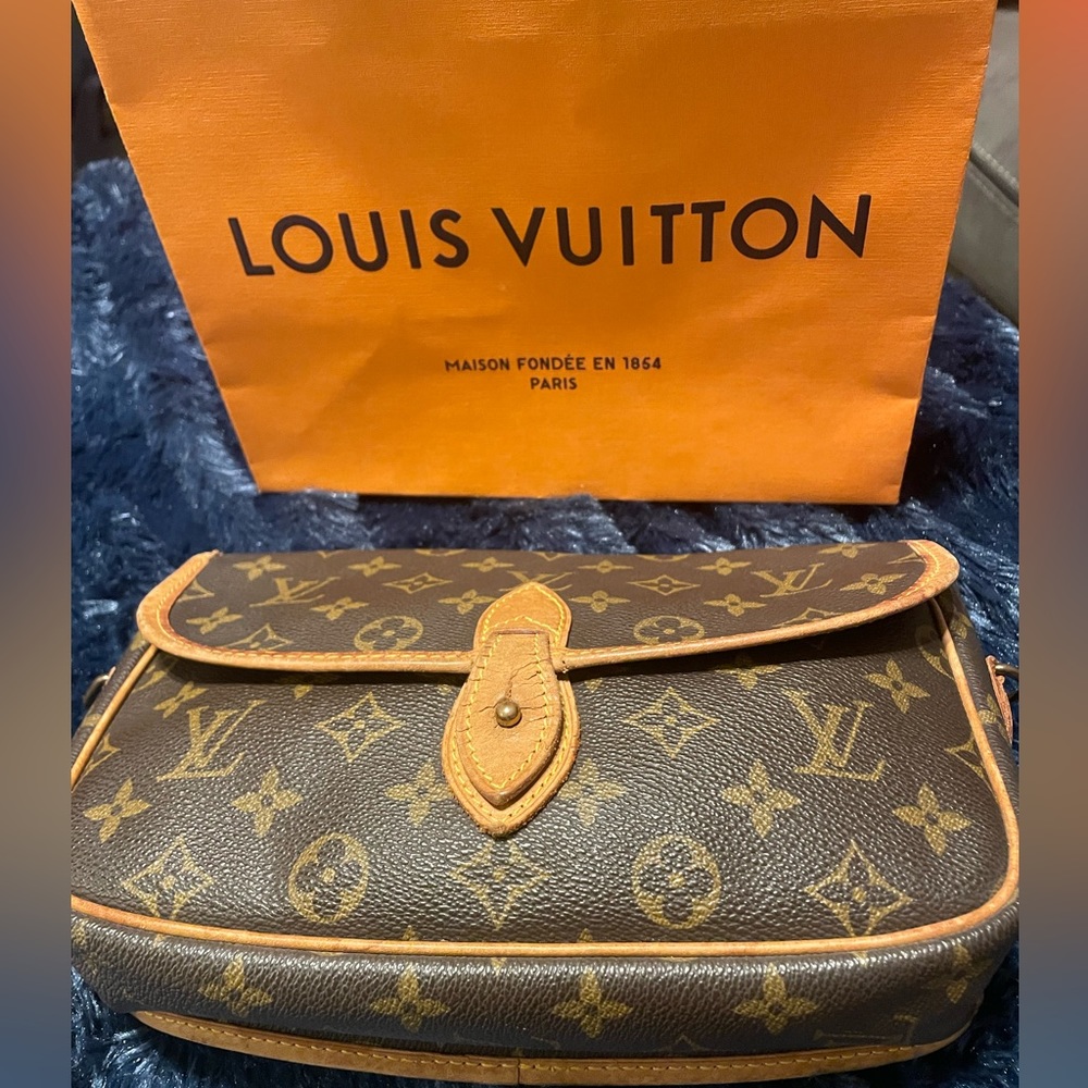LOUIS VUITTON
Gibeciere Pm Shoulder Bag